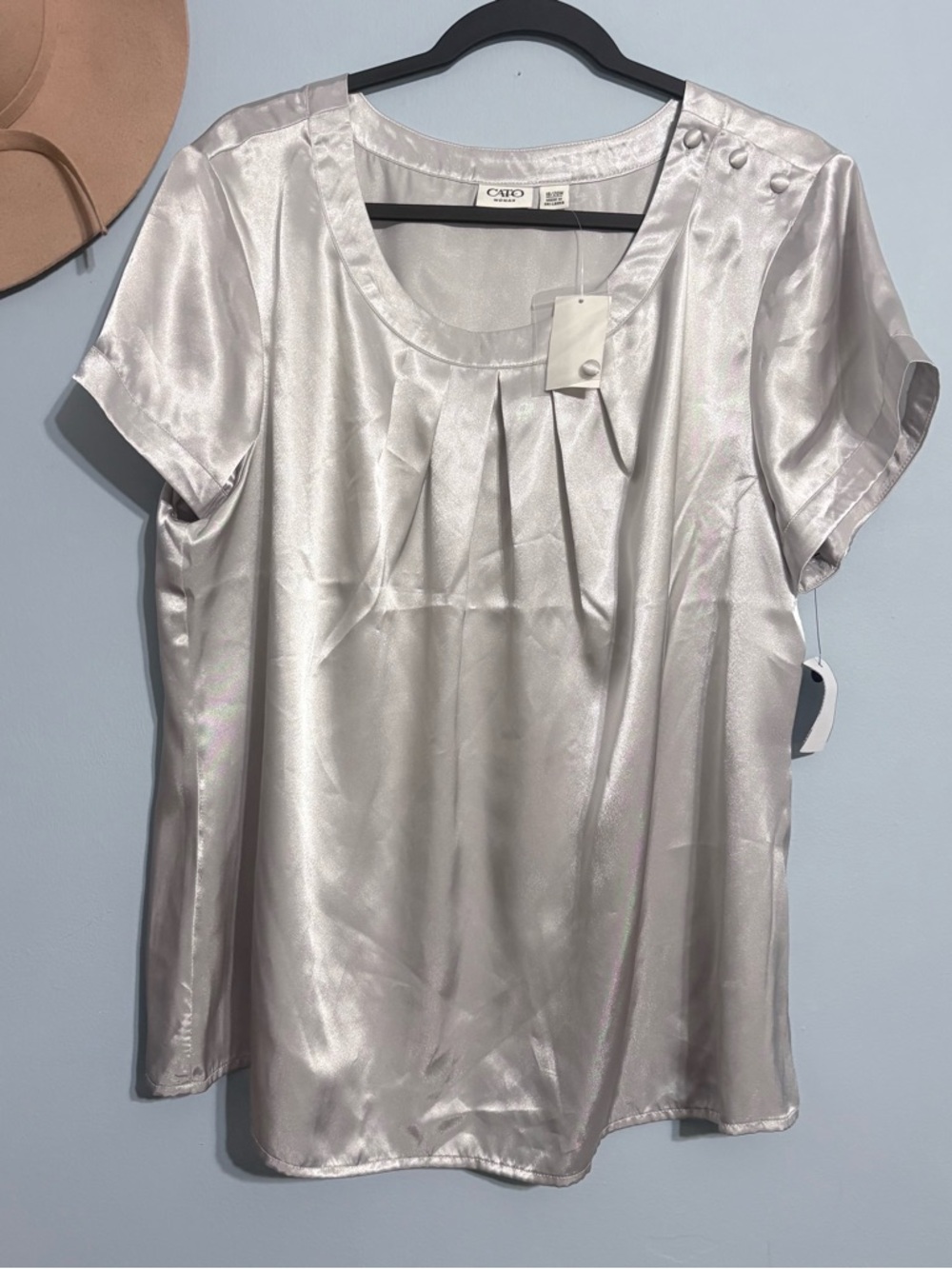18/20 1x blouse Cato Silver Satin Short Sleeve Pleated Top fabric buttons